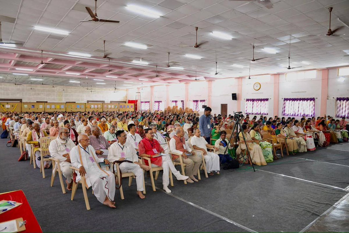 BJPMM4Karnatak's tweet image. ದಿನಾಂಕ : 12-Oct, 13-Oct

ರಾಷ್ಟ್ರೀಯ ಸ್ವಯಂಸೇವಕ ಸಂಘದ ಸರಸಂಘಚಾಲಕರಾದ ಪೂಜನೀಯ ಡಾ. ಮೋಹನ್ ಭಾಗವತ್ #mohanbhagwatji #MohanBhagwat  ಅವರ ಉಪಸ್ಥಿತಿಯಲ್ಲಿ ನಡೆದ ರಾಷ್ಟ್ರ ಸೇವಿಕಾ ಸಮಿತಿಯ ಅಖಿಲ ಭಾರತೀಯ ಬೈಠಕ್‌ ಇಂದು ಚೆನ್ನೇನಹಳ್ಳಿಯಲ್ಲಿ ನಡೆಯಿತು.

#RSS100Years