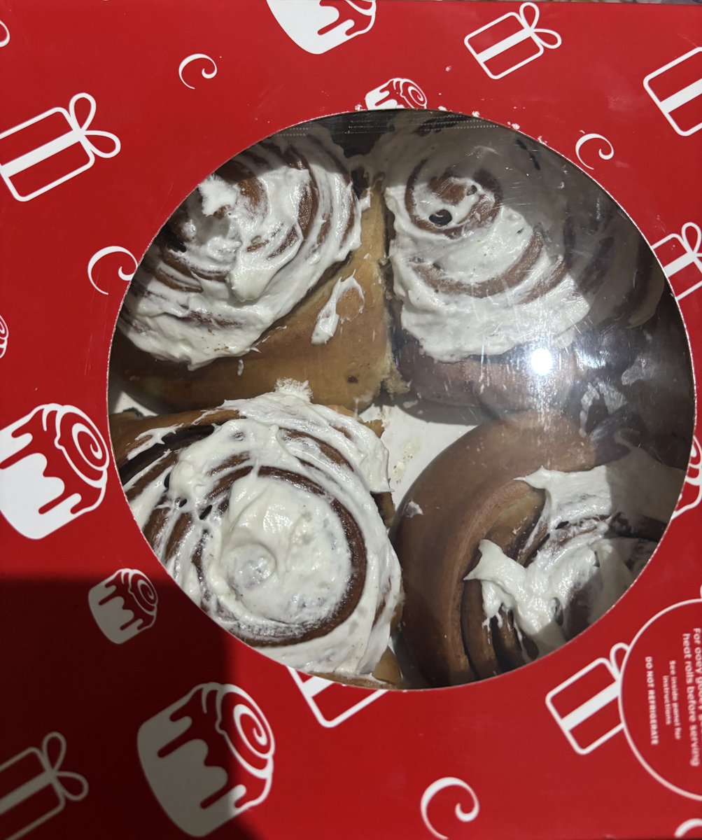 aweryan_'s tweet photo. @gunsnrosesgirl3 Cinnamon roll sounds like an apt name https://t.co/vKeIRoSFXz
