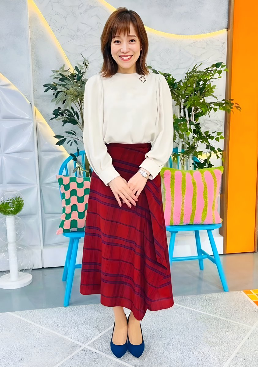 tomohee1710's tweet image. \ 10/13(月)本日の #aicode はこちら🍁 /
秋らしいボルドーのチェックスカートとさりげないお花のブローチがポイント🌸🤍
本日もひるおびをご覧いただきありがとうございました🌾
明日もぜひご覧ください❗️
#TBS #ひるおび #aicode
#江藤愛 @aietoTBS
#アナウンサーコーデ