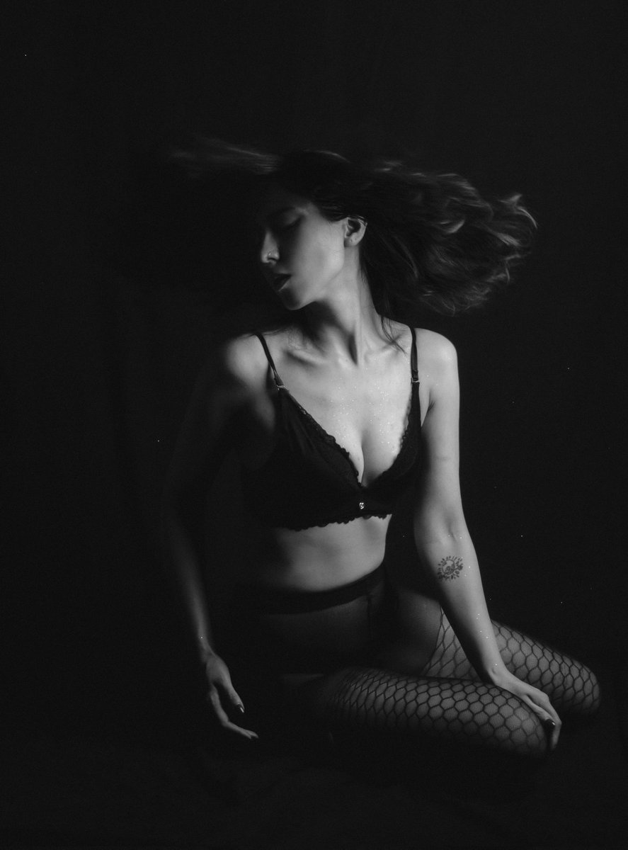 Good morning family ✨🖤

NEW 🔥 
For the #midnightmass event 

"Somewhere far away" 
OE
6 xtz

Thank you <a href="/MASS_617/">MASS_617</a> for the opportunity 💋