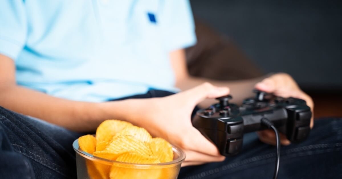 FoodNavAsia's tweet image. Snacking and gaming are now inseparable - take a look inside the $200 bn gaming boom brands can’t ignore #snacking #gaming #esports buff.ly/aMTDVKI