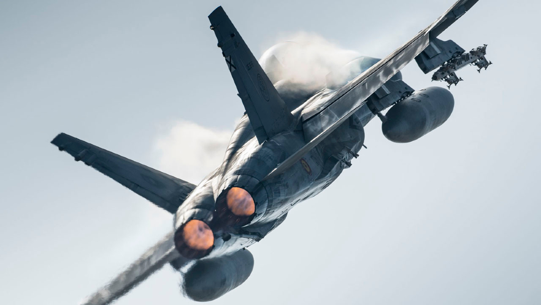 ¡Buenos días, aviadores! 💪

El EA es resiliencia. Aprendemos de cada desafío y nos levantamos más fuertes.

Entrenamiento, disciplina y excelencia nos permiten servir a la sociedad con seguridad y confianza.

¡Vamos con fuerza a por el lunes!

📸Andrés Magai Seibt