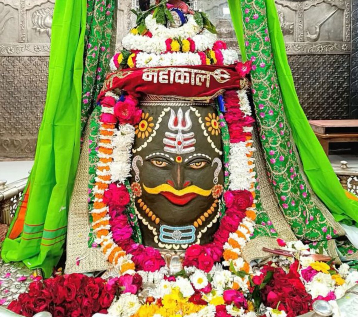 श्री महाकालेश्वर महादेव की जय हो 
हर हर महादेव