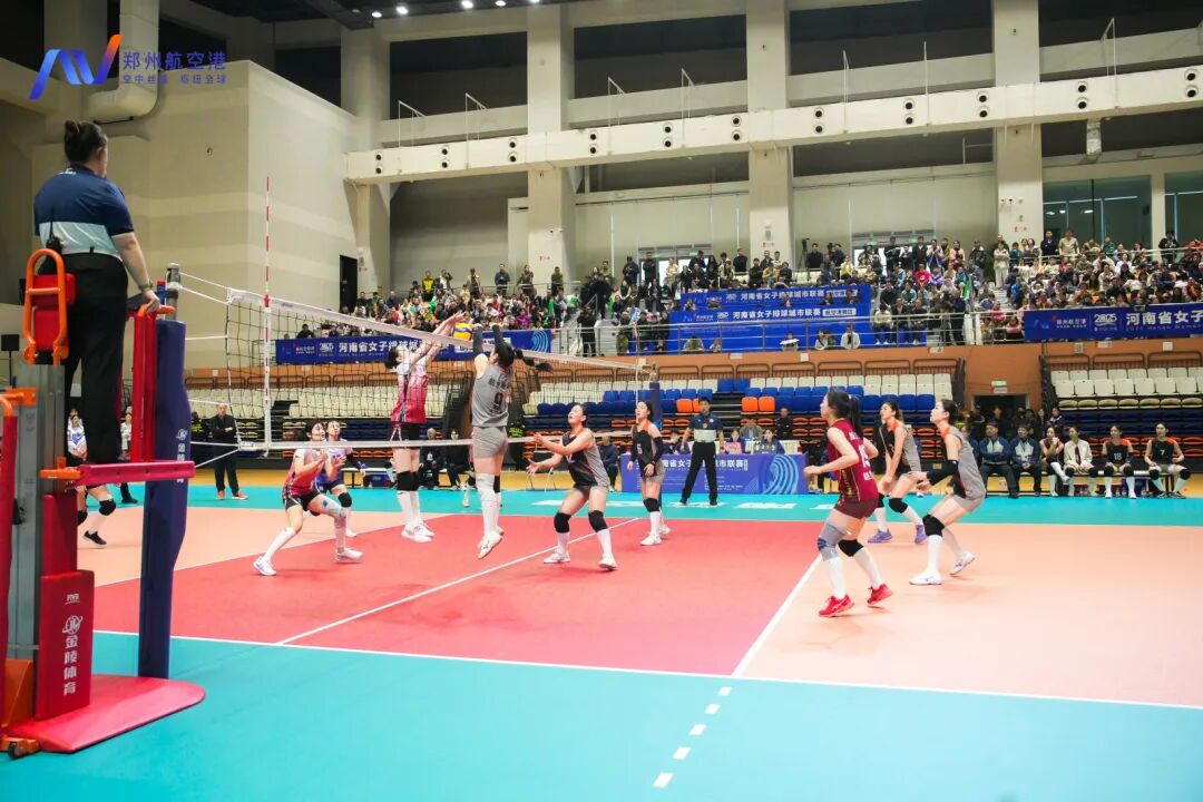HenanPlus's tweet photo. π©βπ¦°π©βπ¦°The Women's #Volleyball πCity League has kicked off in Henan. On the court, the girls leap up for spikes πͺand dive to make saves time and time again.
ππΈ Let's take a look at the #heroicposture of these women's volleyball players on the court β
#WomensVolleyball https://t.co/WOBlxsf1oN