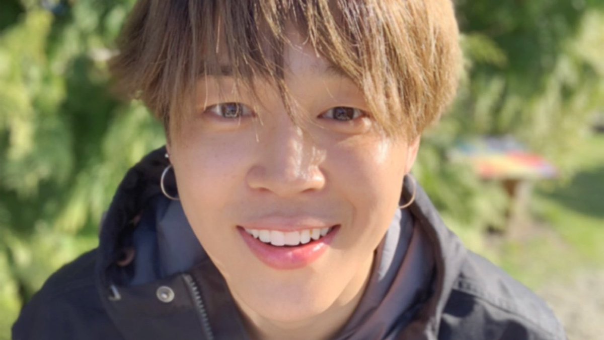 thejminie's tweet image. the way hobi captures jimin like he&apos;s his little kid my chest hurts