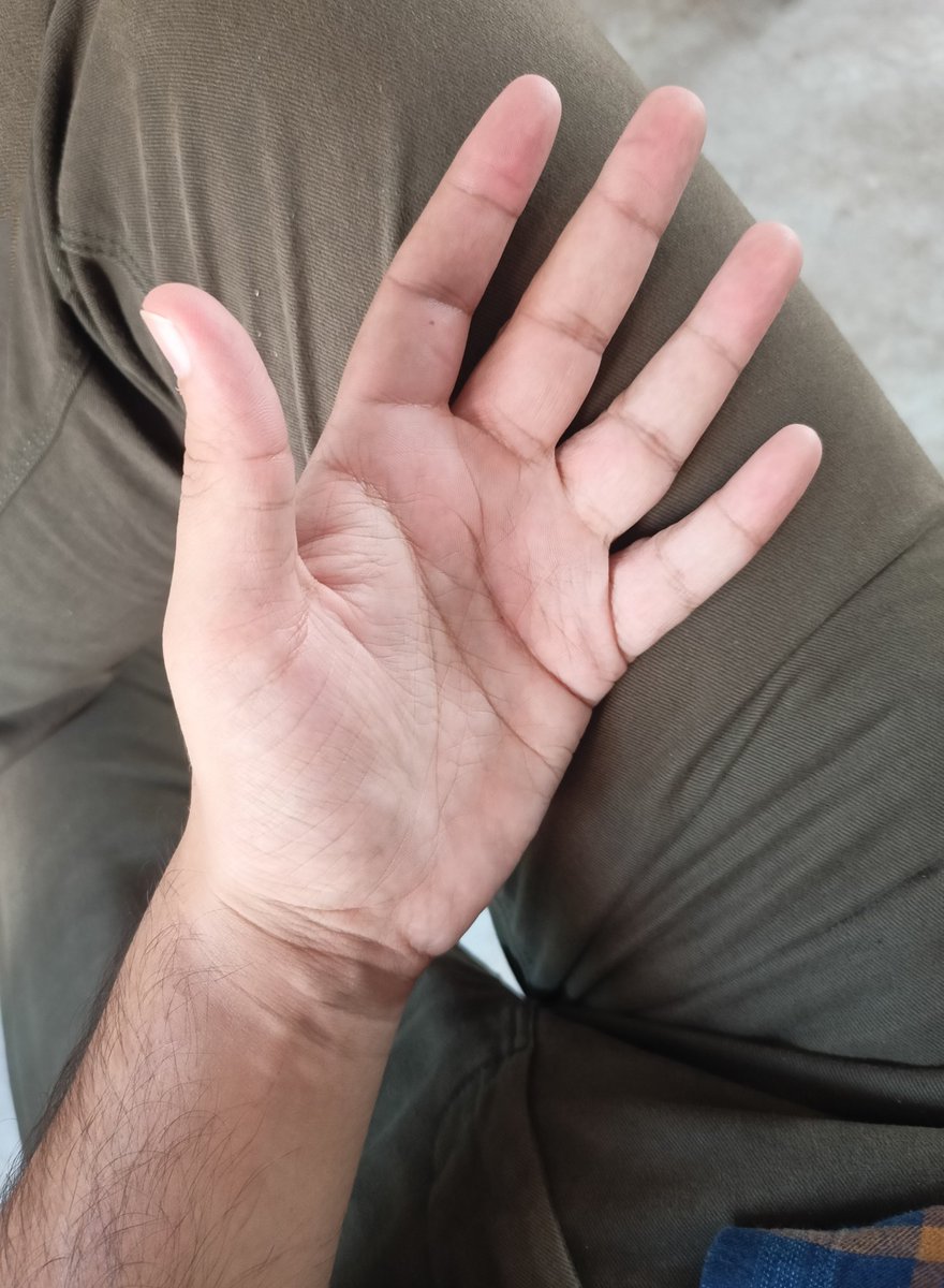 हैं क्या कोई हस्तरेखा शास्त्री...,जो इस मजदूर का हाथ पढ़ सके!!

#Hand_media