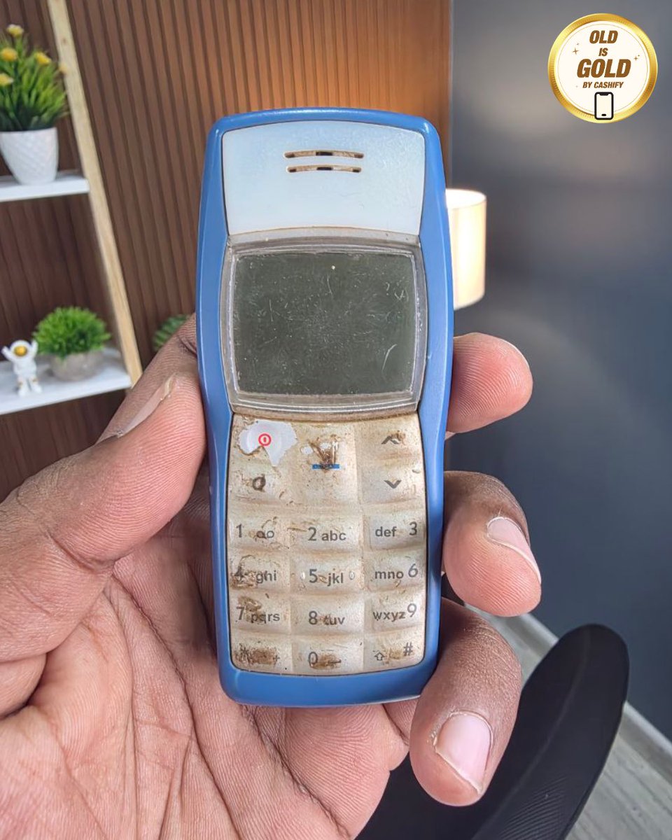 ✨ Dressed in festive vibes &amp; holding a true legend — Nokia 1100! 🤩💫
. Back in school, that sturdy build and glowing keypad made me feel like the coolest kid around! 😎📞✨

Participate in the Giveaway and stand a chance to win an iPhone this Diwali! 🎇🪔 <a href="/cashify/">ifeanyi nnebedum</a> 

#cashify