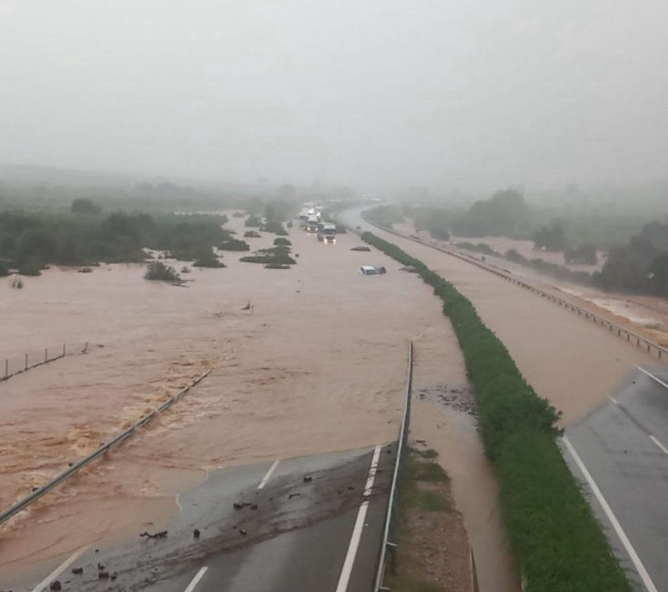 📻 Las noticias en Herrera en COPE:
Lluvias de más de 400 l/m2 dificultan la movilidad entre Castellón y Tarragona; Trenes cancelados y coches parados; Vila-real suspende las clases; aviso naranja en la costa; Deportes...
📸 Joan Fernandez
cope.es/emisoras/comun…