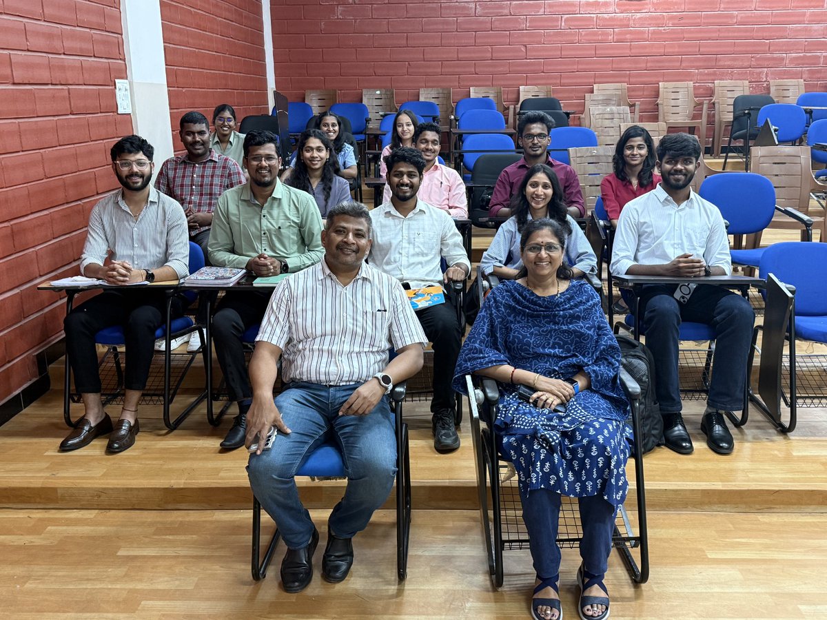 iipm_bangalore's tweet image. Students of #IIPMB attended an insightful session by Mr. Bharath Vuruvakita, Vice President &amp;amp; Regional Manager (#Agri-Credit) – #HDFC Bank (Tamil Nadu &amp;amp; Kerala), on 11th October 2025 as part of the Banking Theory and Practices course.

We sincerely thank Mr. Bharath Vuruvakita.