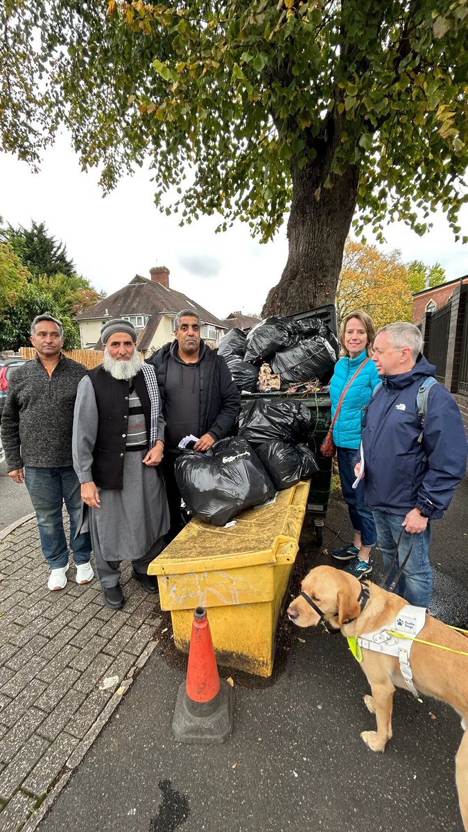 brumlibdems's tweet image. This overflowing bin outside Masjid Hamza,Church Road,now cleared after #Moseley #LibDems candidate #PhilipMills reported it with Moseley🔸Clllr Izzy Knowles. Philip was joined at the mosque by  #Birmingham Cllrs Shabina Malik-Bano, Baber Baz,R.  Harmer,Zaker Choudhry &amp;amp;D. Harries