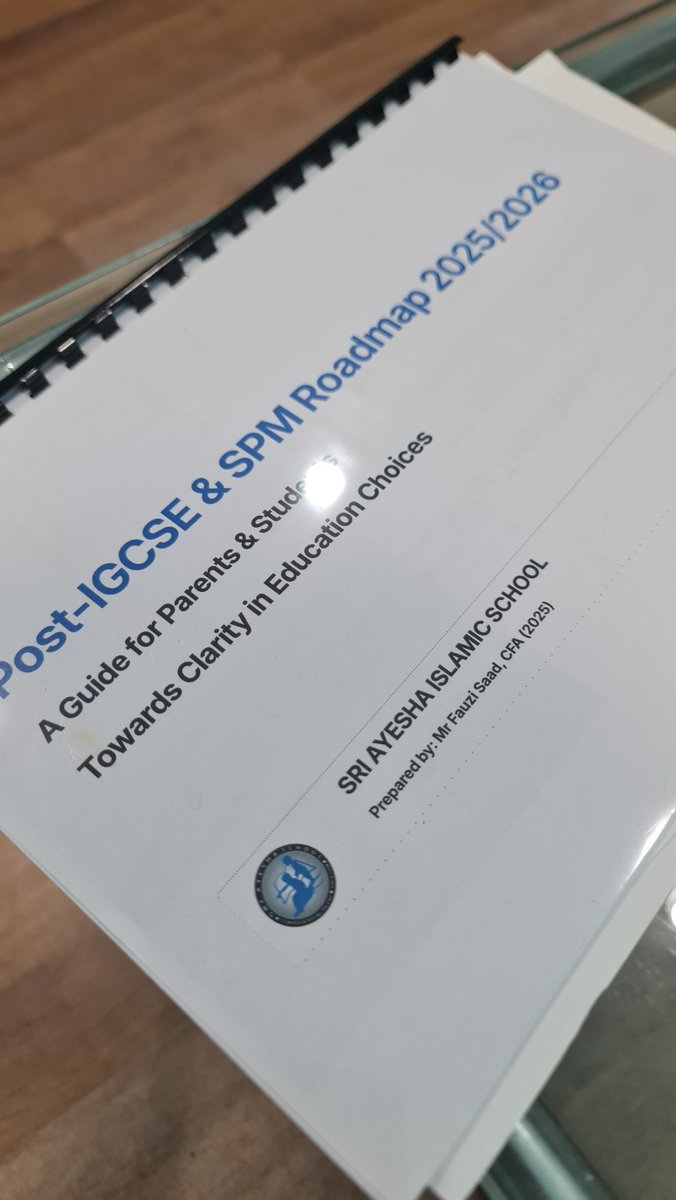 SriAyeshaNews's tweet image. 🚨 👋 Tomorrow's SPECIAL SESSION for Grade 9 students: Chart your post-middle school roadmap! IGCSE vs SPM – What to study, WHEN to start, key considerations. Don't miss this game-changer with Mr. Fauzi! 10AM | in Dar-Izzah
#Study #Roadmap #IGCSE #SPM