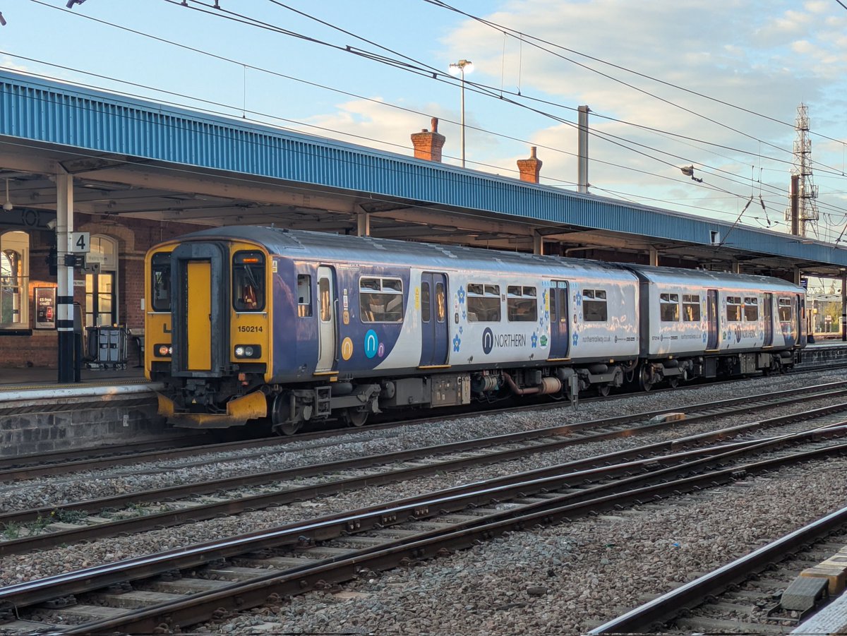 SteelCityDog_'s tweet image. Good morning... It&apos;s the start of a very busy week for me!

So, to kick it all off, here&apos;s four photos of my favourite #Class150, 150214 &quot;The Bentham Line - A Dementia Friendly Railway&quot; at Sheffield, Meadowhall and Doncaster.

Have a good day everyone!