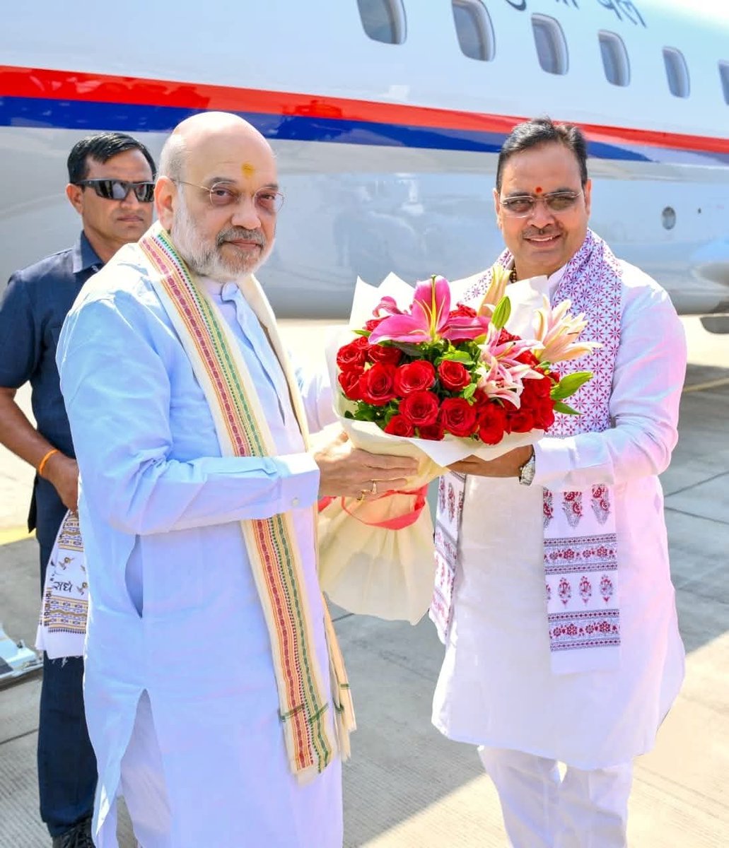 rishirajjoshi88's tweet image. केंद्रीय गृह मंत्री अमित शाह BSF के विशेष विमान से आए हैं जयपुर, एयरपोर्ट पर शाह का स्वागत किया CM भजनलाल शर्मा, डिप्टी CM दिया कुमारी, डॉ प्रेमचंद बैरवा ने, भाजपा प्रदेश अध्यक्ष मदन राठौड़, पूर्व अध्यक्ष सतीश पूनिया, सहित भाजपा के कई नेता हैं एयरपोर्ट पर मौजूद