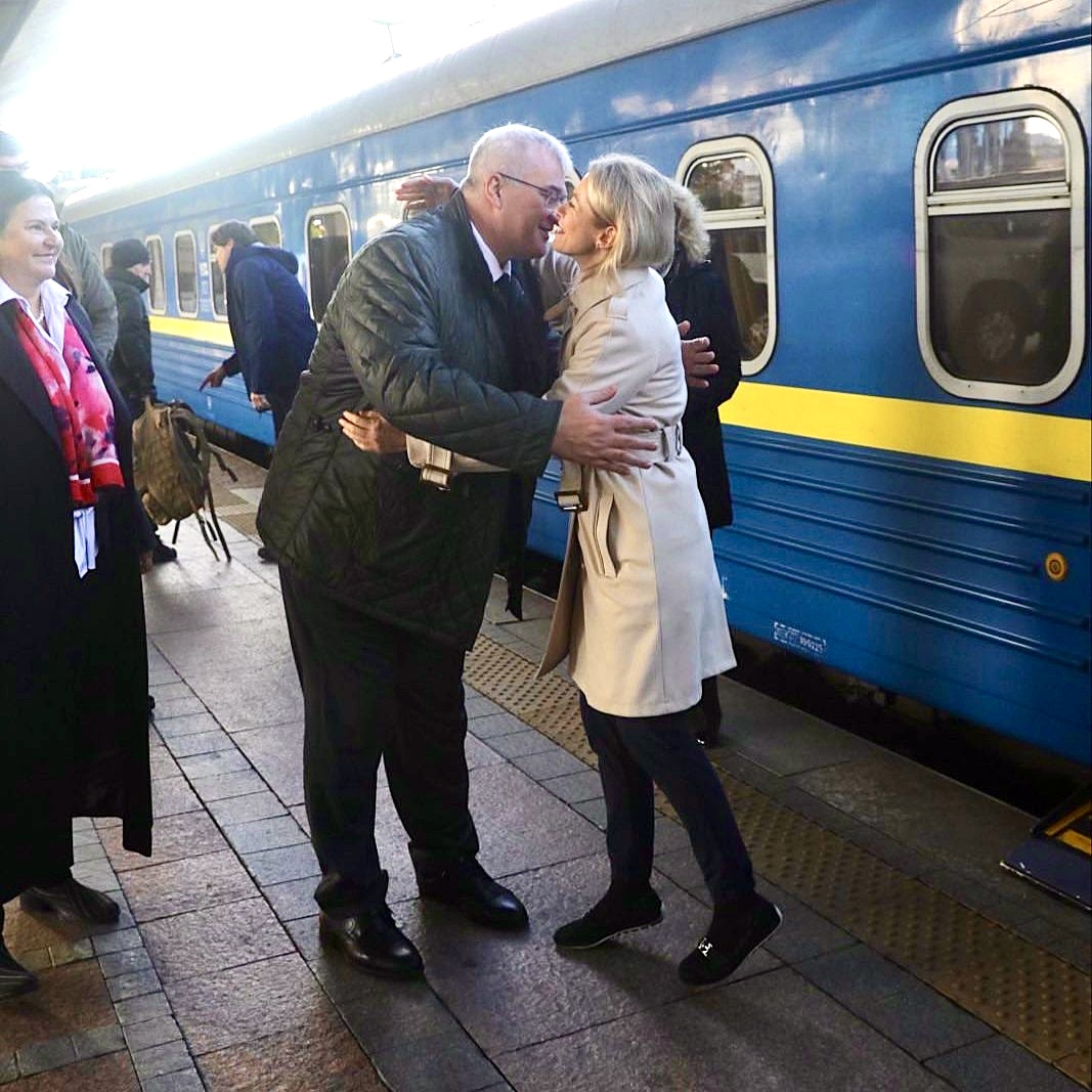 kajakallas's tweet image. Ukrainians inspire the world with their courage.
Their resilience calls for our full support.

I am in Kyiv today for talks on financial and military support, the security of Ukraine’s energy sector, and holding Russia accountable for its war crimes.
