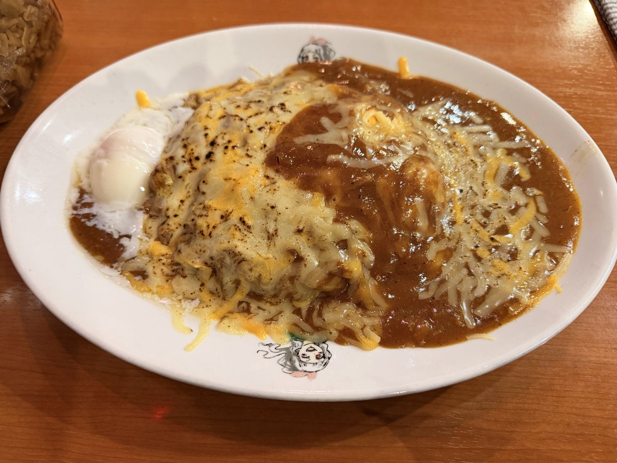 どこのとは言いませんが日乃屋カレー行ってきました(*´ω｀*)焼きチーズでしたが、めちゃくちゃ辛すぎて、辛さって選べないですか？ってくらいに辛くて水がかかせませんでした…
あと店員さん(日本人じゃない)が来店対応以外基本テーブルに座って携帯いじくってました(´･ω･｀)