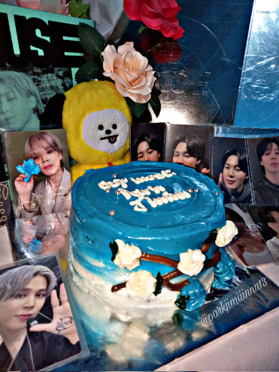 parkjimiiinnn13's tweet image. Happy JIMIN Day 

Your presence is always felt through your art. Wishing you a day full of joy and greater success this year.
Never met, but he&apos;s always on my mind. Hoping to finally see you perform in person at a future concert.
#OurMuseJimin
#CakeForJiminContest 
@jiminiemelody
