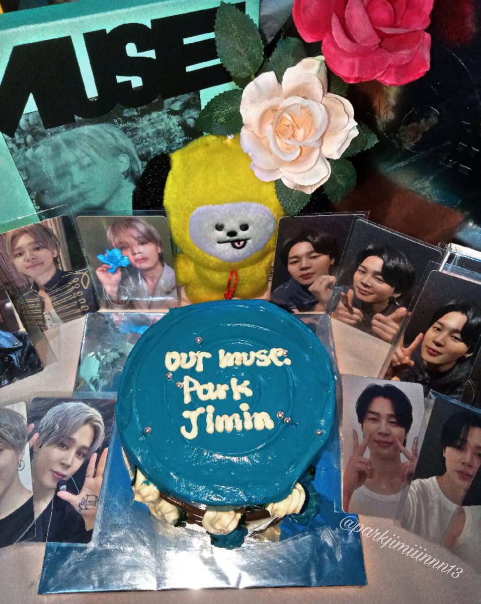 parkjimiiinnn13's tweet image. Happy JIMIN Day 

Your presence is always felt through your art. Wishing you a day full of joy and greater success this year.
Never met, but he&apos;s always on my mind. Hoping to finally see you perform in person at a future concert.
#OurMuseJimin
#CakeForJiminContest 
@jiminiemelody