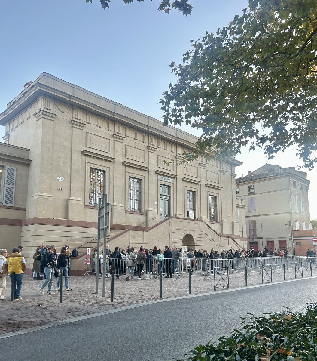 Bonjour à tous ! Lundi 13 octobre, on entame la dernière semaine au procès de Cédric Jubillar. Son interrogatoire récapitulatif reprend aujourd’hui, après une première partie de questions vendredi après-midi. LT à suivre pour <a href="/franceinfo/">franceinfo</a>