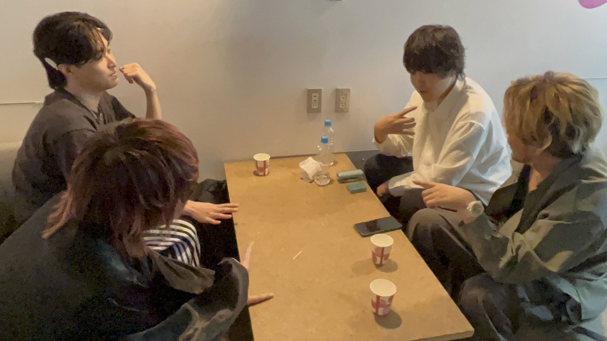 えるのワンマン 本日はえるの初のワンマンライブ🍡🐈 17時から開演