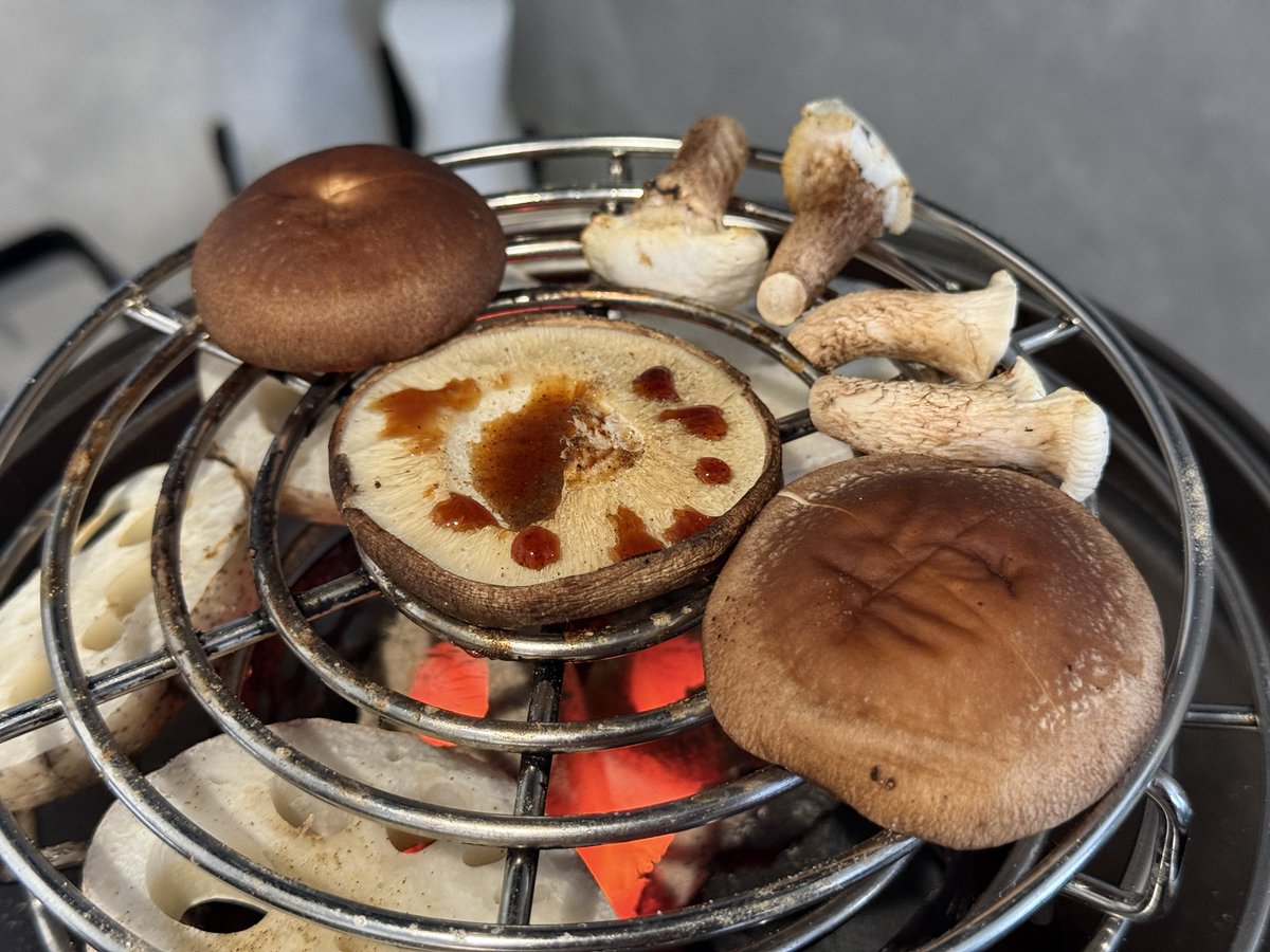 七輪で焼くキノコは最高ですね…🍄‍🟫٩( 'ω' )و