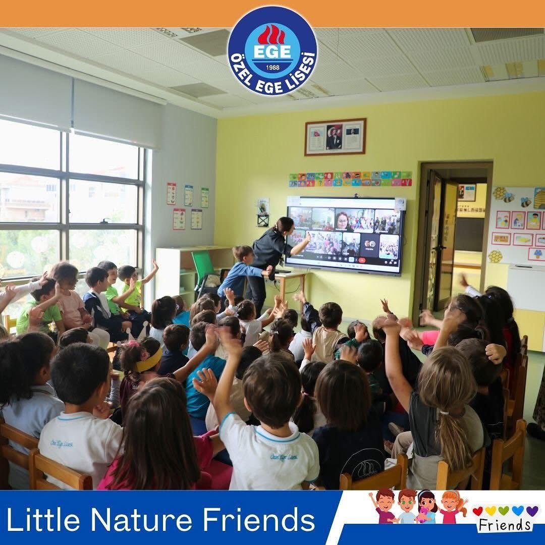 Ozel_Ege_Lisesi's tweet image. Anaokulu İngilizce öğretmenleri rehberliğinde “Little Nature Friends” eTwinning projesiyle minik öğrencilerimiz doğayı keşfetmeye başladı. 🌿

#etwinningproject #etwinningtürkiye #özelegelisesi #ingilizce #yabancıdil #anaokulu #kindergarten #bizözelegeliyiz