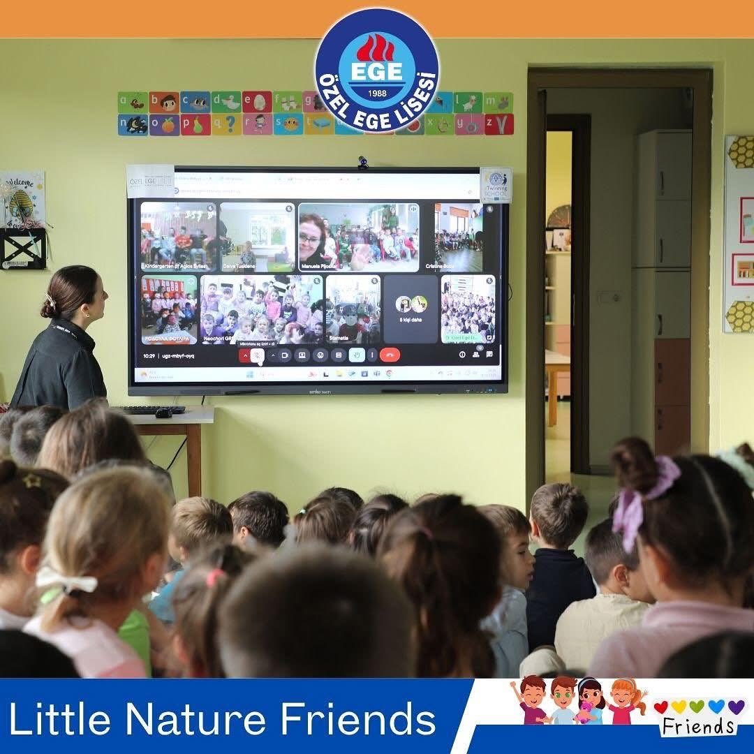 Ozel_Ege_Lisesi's tweet image. Anaokulu İngilizce öğretmenleri rehberliğinde “Little Nature Friends” eTwinning projesiyle minik öğrencilerimiz doğayı keşfetmeye başladı. 🌿

#etwinningproject #etwinningtürkiye #özelegelisesi #ingilizce #yabancıdil #anaokulu #kindergarten #bizözelegeliyiz
