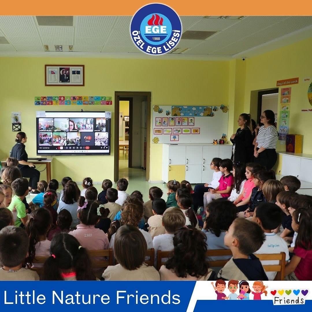 Ozel_Ege_Lisesi's tweet image. Anaokulu İngilizce öğretmenleri rehberliğinde “Little Nature Friends” eTwinning projesiyle minik öğrencilerimiz doğayı keşfetmeye başladı. 🌿

#etwinningproject #etwinningtürkiye #özelegelisesi #ingilizce #yabancıdil #anaokulu #kindergarten #bizözelegeliyiz