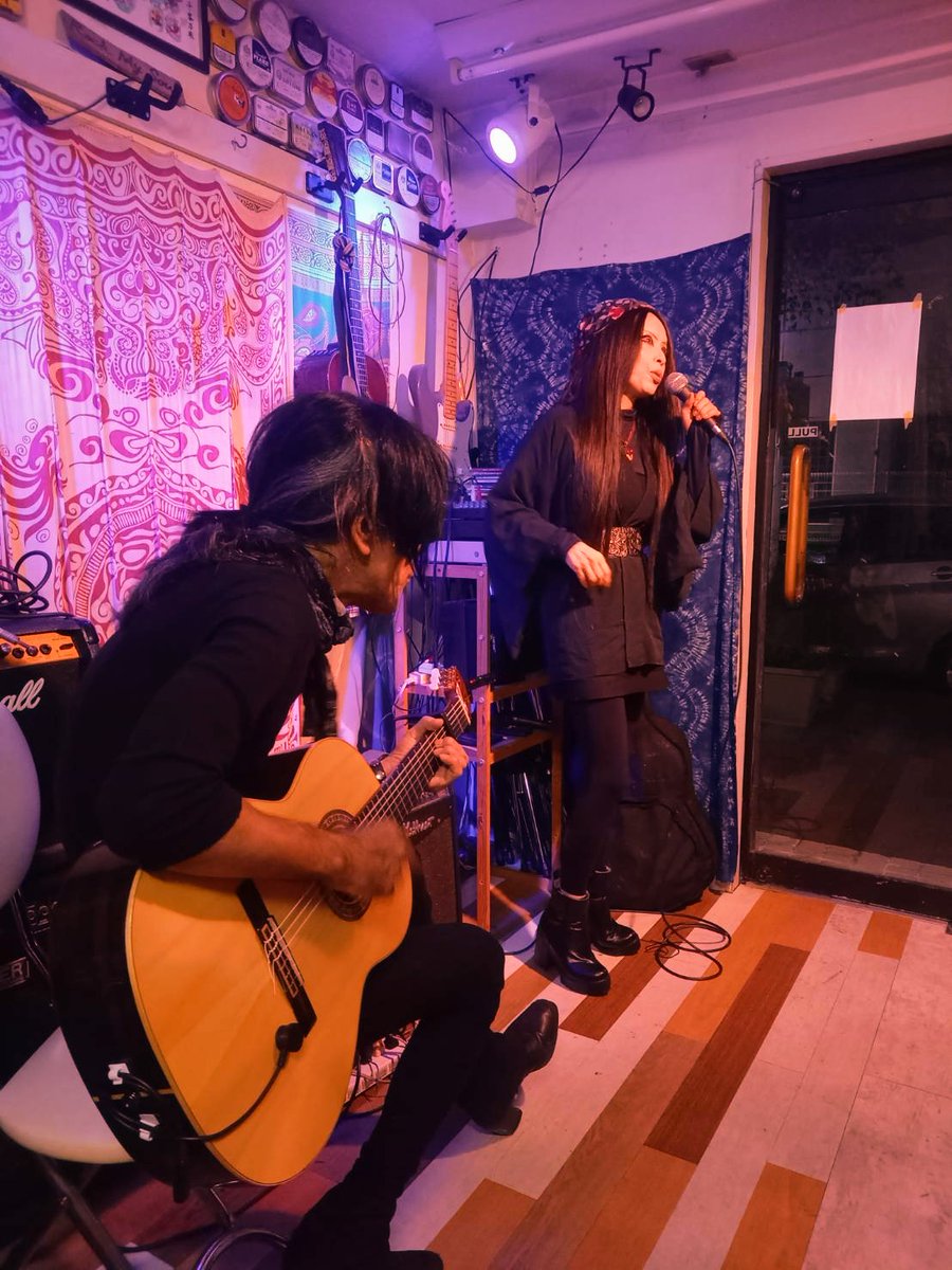 本日西荻窪ガビガビにて裏窓歌劇団リリー＆ミックそしてマンドリンヨネッチさんドラム多摩地区のヨン様ごっちゃんとミニライヴとなります🌹🌹🌹charge無料です‼️是非🌹