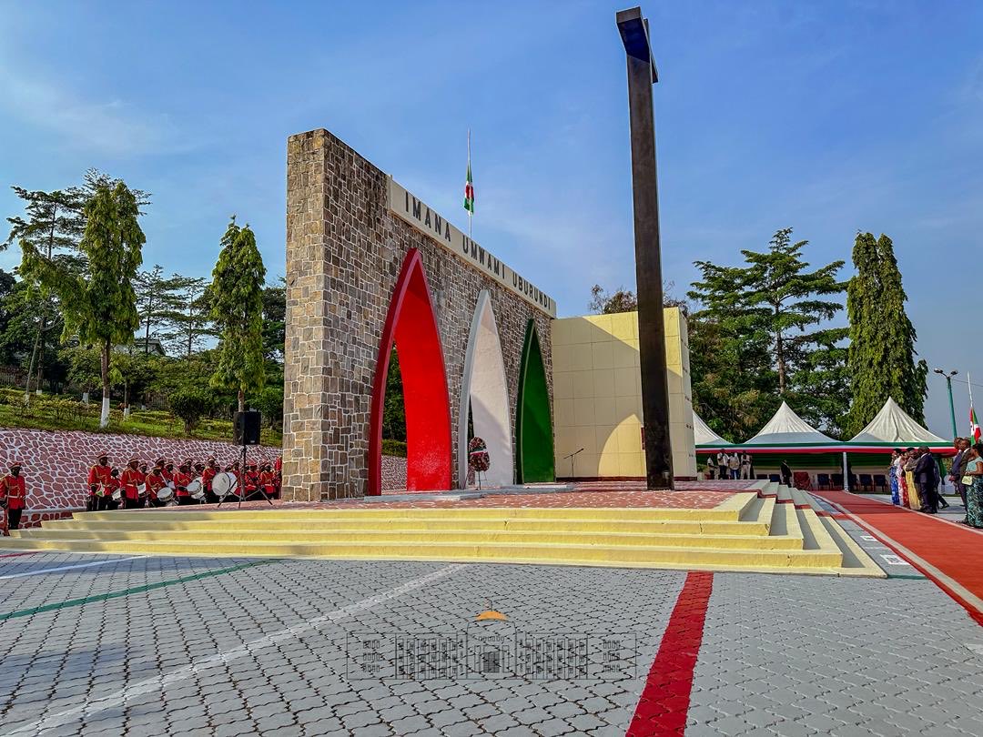 SE Evariste Ndayishimiye (@generalneva) on Twitter photo Mu gihe twibuka imyaka 64 iheze Incungu y’Ukwikukira kw'Uburundi Umuganwa Rudoviko Rwagasore igandaguwe, ntitubikore nk’umugenzo gusa, ahubwo tubikore tuzirikana ubutwari bwiwe, dusaba Imana kurwiza mu Burundi abantu b’iteka n’ubuhizi. Mu gihe twibuka imyaka 64 iheze Incungu y’Ukwikukira kw'Uburundi Umuganwa Rudoviko Rwagasore igandaguwe, ntitubikore nk’umugenzo gusa, ahubwo tubikore tuzirikana ubutwari bwiwe, dusaba Imana kurwiza mu Burundi abantu b’iteka n’ubuhizi.