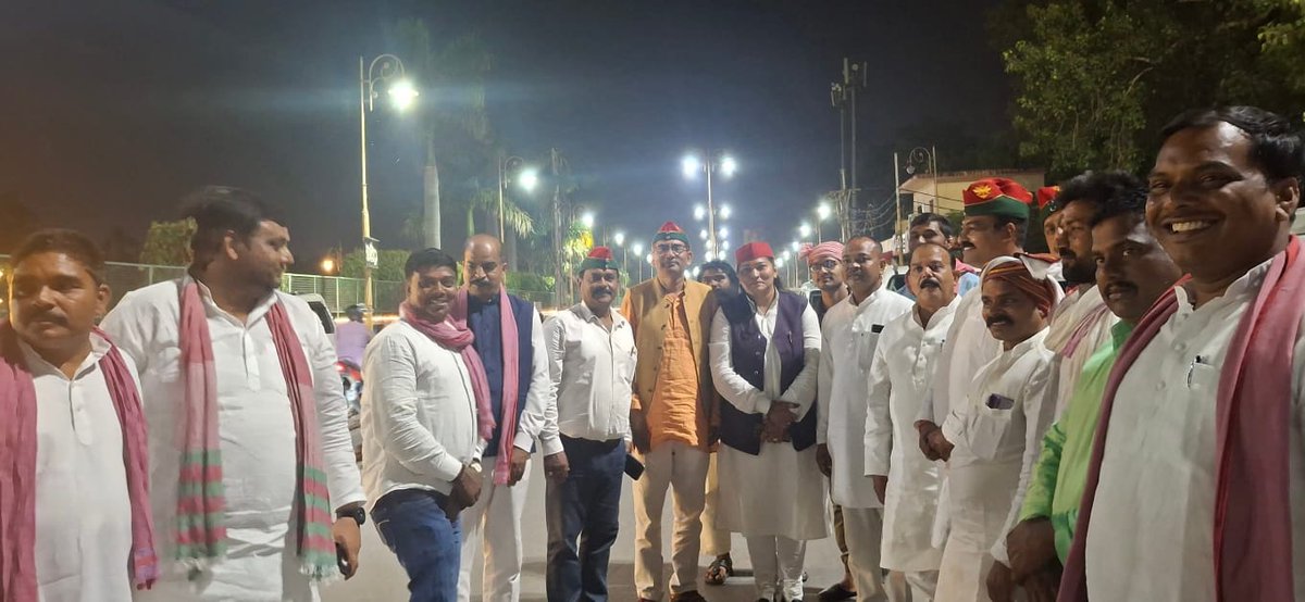 12 अक्टूबर 2025 वाराणसी।
#समाजवादी_पार्टी के #राष्ट्रीय_महासचिव/पूर्व कैबिनेट मंत्री माननीय #शिवपाल_सिंह_यादव जी का वाराणसी आगमन पर भव्य स्वागत अभिनन्दन किया गया। 

पूजा यादव (काशी पुत्री)
पूर्व विधायक प्रत्याशी 390-कैंट
समाजवादी पार्टी वाराणसी।
<a href="/juhiesingh/">Juhie Singh</a>
<a href="/MDhoopchandi/">Manoj Rai Dhoopchandi</a>