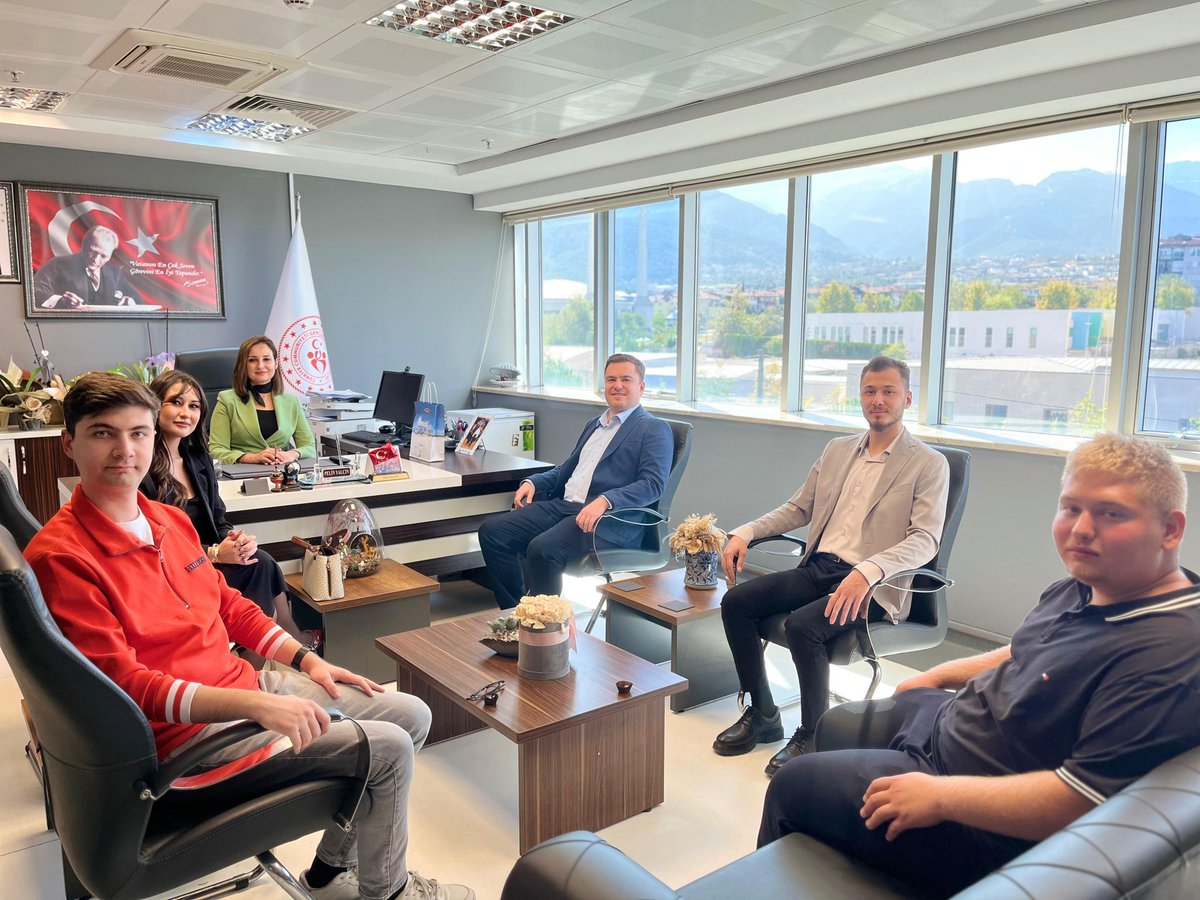 📍Merkezefendi Gençlik ve Spor İlçe Müdürlüğü

 Gençlik ve Spor İlçe Müdürümüz Sayın Pelin Yalçın’ı ziyaret ettik. Nazik misafirperverlikleri ve gençliğe dair verimli sohbetleri için kendilerine teşekkür ediyoruz. 🙏🇹🇷