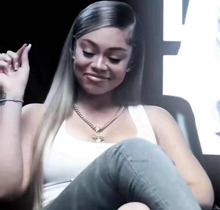 vampelixir's tweet image. me sending 10 minutes of voice memos of some random bullshit like my life depends on it