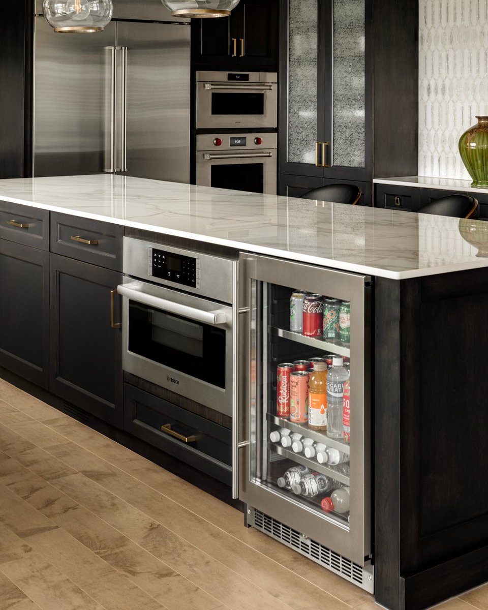 ruschdesignbld's tweet image. Hosting the whole crew this Thanksgiving? 🦃 This chef’s kitchen is built for the big feast and has all the fixin's! Happy Thanksgiving from the Rusch team! 🍁

#RuschDesignBuild #ChefsKitchen #KitchenOrganization #ThanksgivingKitchen #CalgaryRenovation  #Thanksgiving