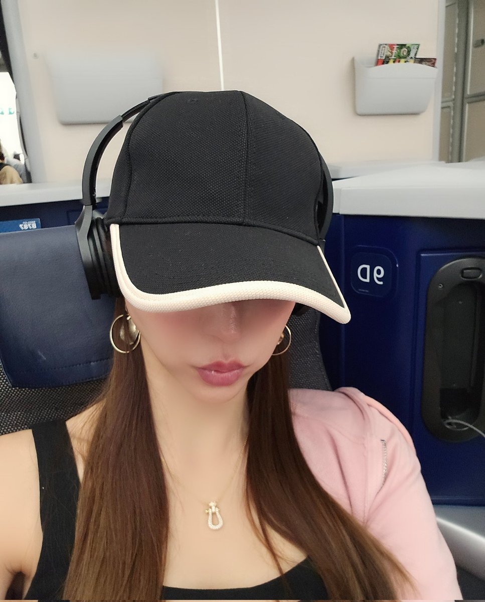 yutchanneru's tweet photo. 飛行機は毎回わくわくする♡ #飛行機 #ana #ビジネスクラス https://t.co/eWLQs9awys