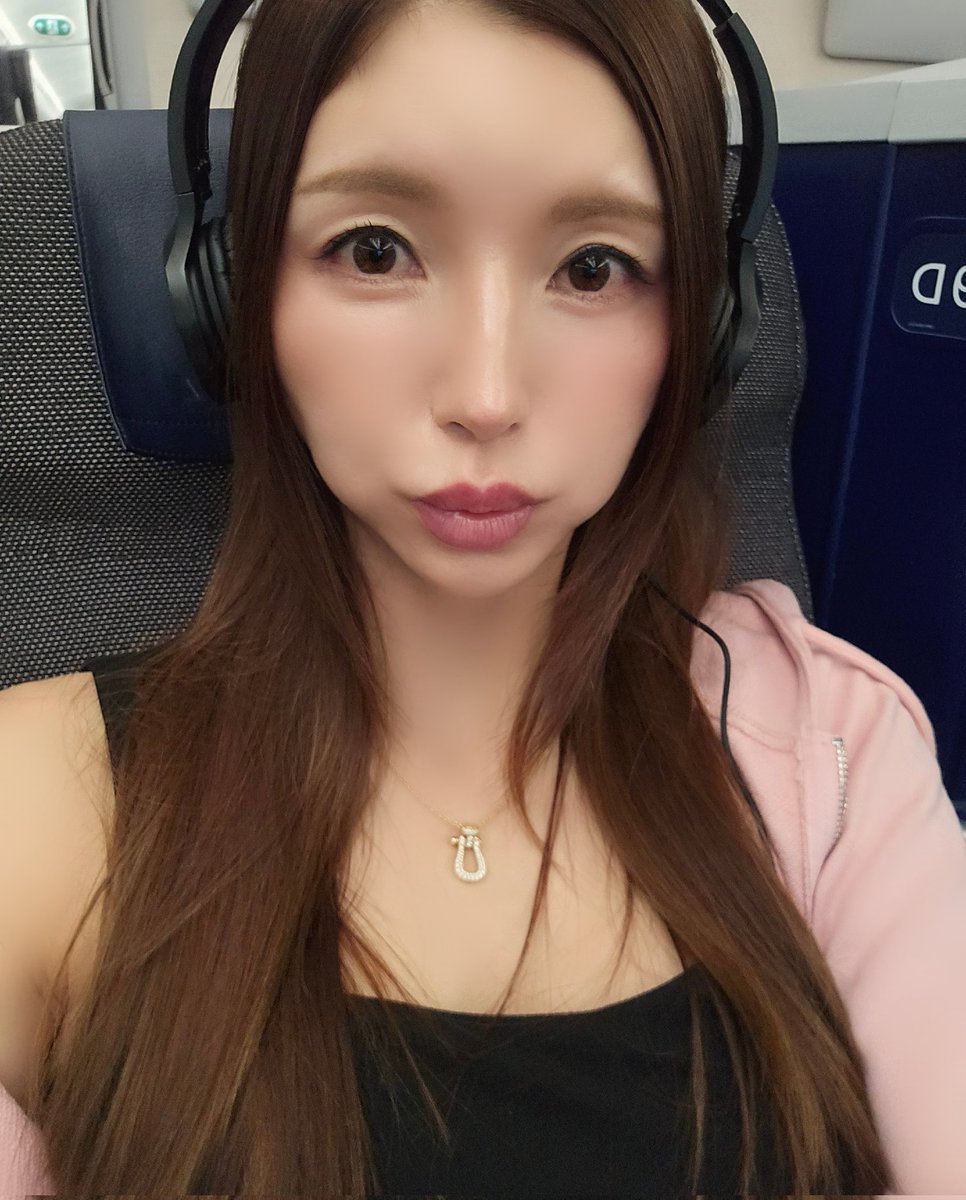 yutchanneru's tweet photo. 飛行機は毎回わくわくする♡ #飛行機 #ana #ビジネスクラス https://t.co/eWLQs9awys
