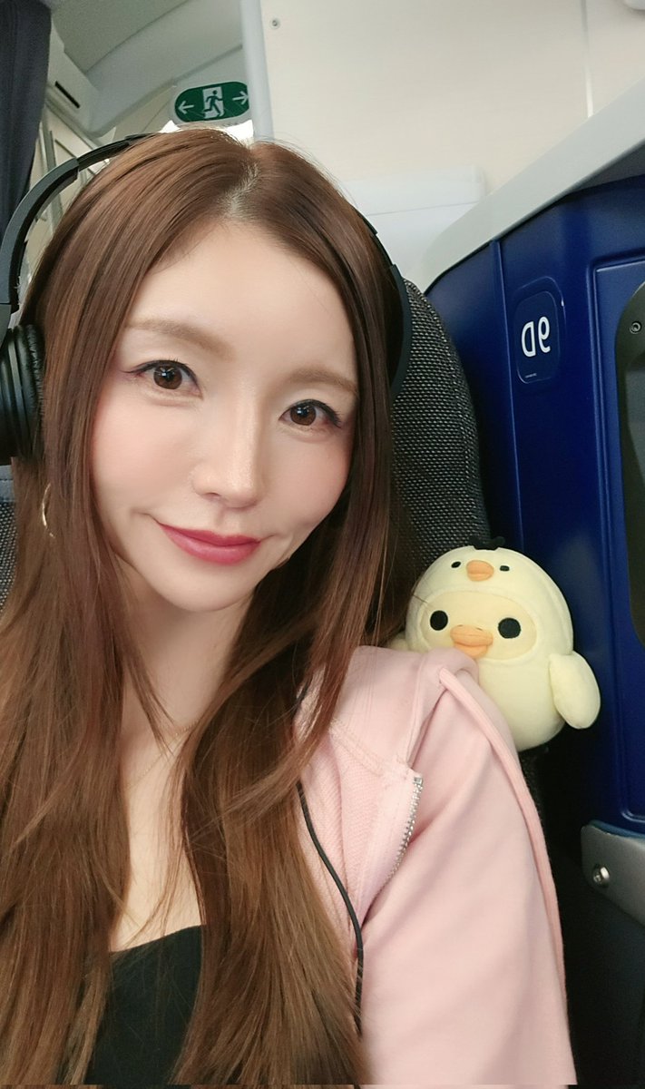 yutchanneru's tweet photo. 飛行機は毎回わくわくする♡ #飛行機 #ana #ビジネスクラス https://t.co/eWLQs9awys