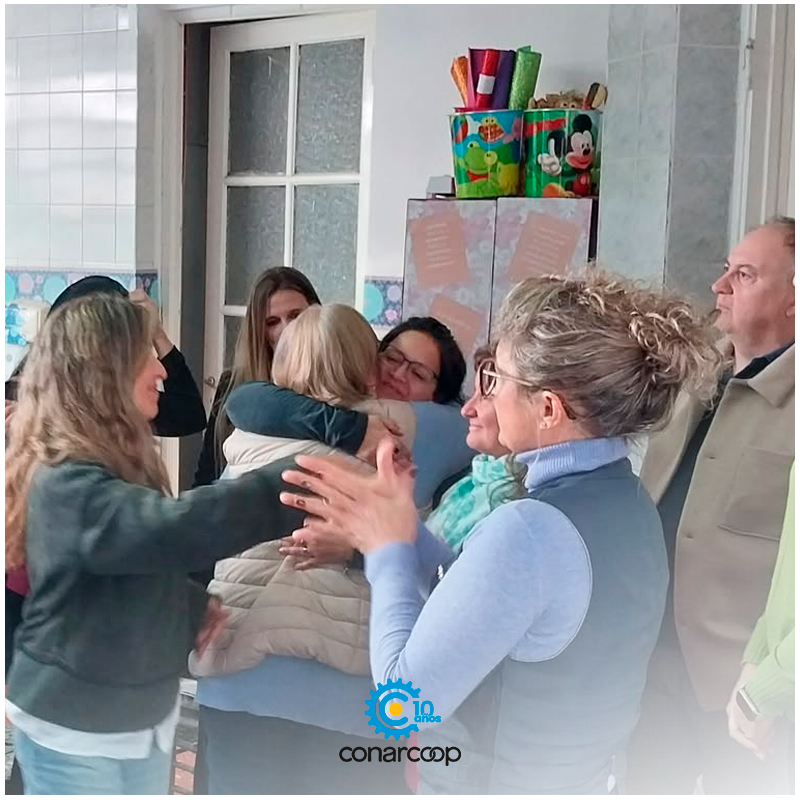 conarcoop's tweet image. Sabías que en el mundo existen más de 3 millones de cooperativas y mutuales que asocian a más del 12% de la población? 💪
Somos parte de un movimiento global que genera trabajo digno e inclusión social. En #Conarcoop creemos que la salida es colectiva

 #UnidadCooperativa