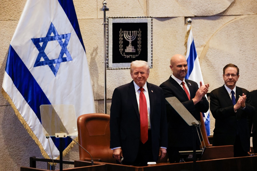 #Trump asegura que ayudará a la reconstrucción de #Gaza
#Jerusalén #13Oct EFE El presidente estadounidense Donald Trump aseguró que pretende colaborar en los esfuerzos de reconstrucción de la Franja de Gaza y llamó a que la población del enclave palestino se centre en esta labor