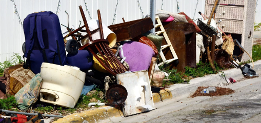 smartrubsydney's tweet image. 📦💪 Heavy lifting? No problem. Our team takes care of it all – from old furniture to garden waste!
 #RubbishRemovalService #DeclutterYourLife #CleanUpMadeEasy