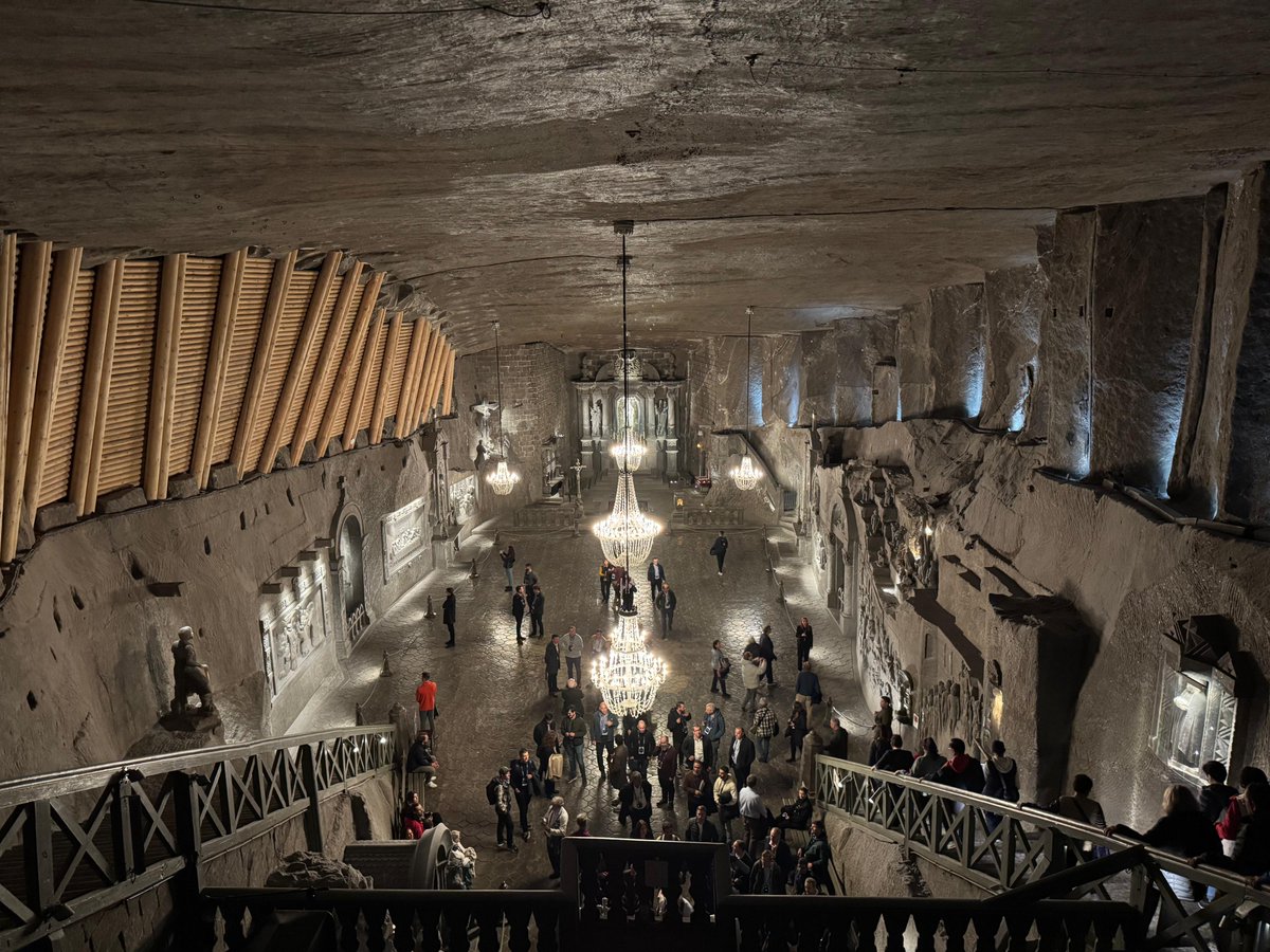 Lab_RaSS's tweet image. Back from Krakow, where we took part in the 2025 IEEE RadarConf!
One of the highlights of the event was the #RadarChallenge, where our young researchers showcased their skills using a 10 GHz Phased Array Radar platform from Analog Devices. We finished 3rd in the competition!🥉