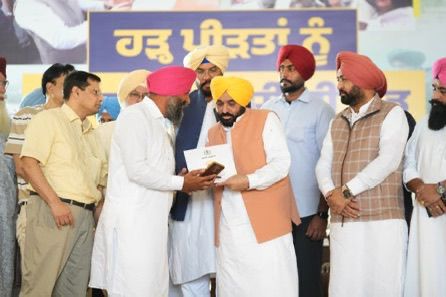 लेकिन पूरे पंजाब ने एकजुट होकर इस आपदा का सामना किया,पंजाब की भगवंत मान सरकार बाढ़ पीड़ितों को हर संभव मदद कर रही हैं।
#AAPKisanDeNaal
#AAPKisanDeNaal
#AAPKisanDeNaal