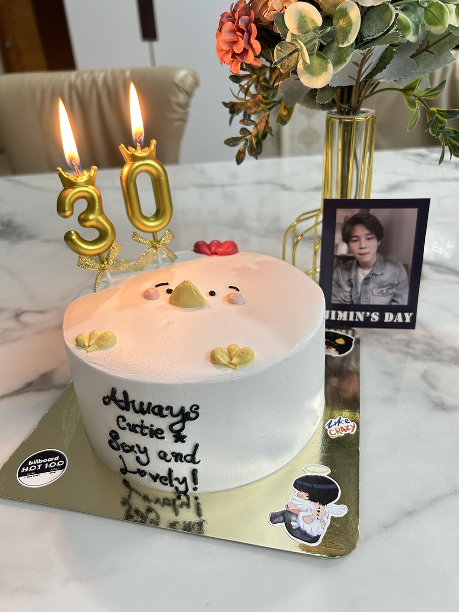cutiepieJM13's tweet image. HAPPY BIRTHDAY JIMIN

🎂@jiminiemelody

#CakeForJiminContest  
#HappyJiminDay 
#30YearsOfKindness