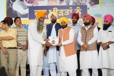 पंजाब सरकार किसानों को पूरे देश में सबसे ज्यादा 20000/एकड़ मुआवजा देने जा रही है,ये देश में सबसे ज्यादा हैं।
#AAPKisanDeNaal
#AAPKisanDeNaal
#AAPKisanDeNaal