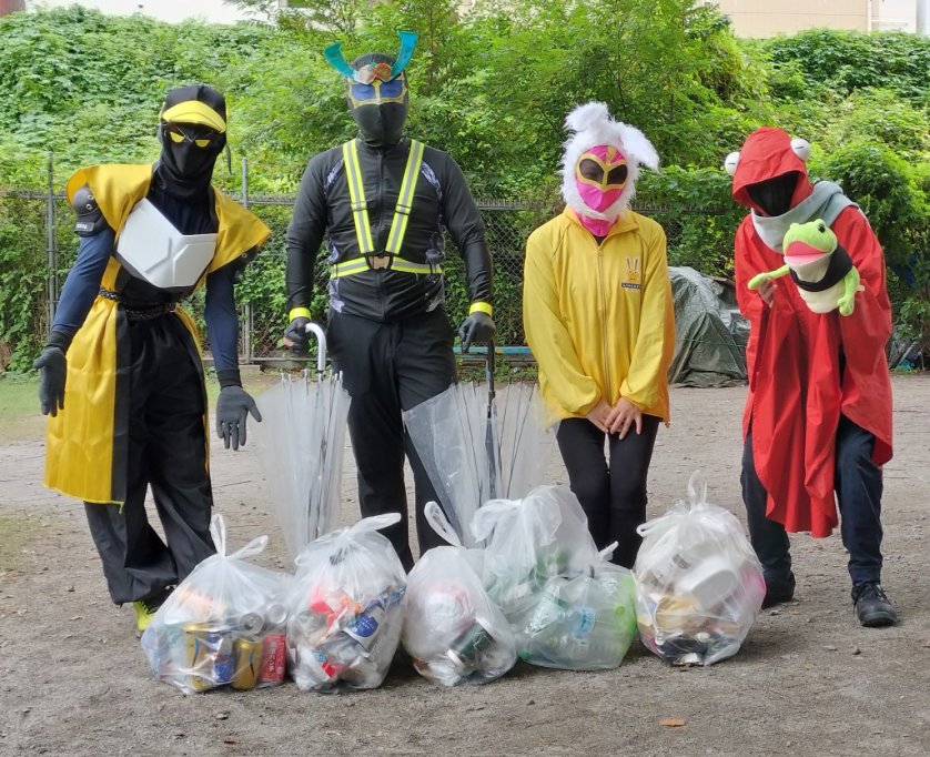 magaiseppan0401's tweet photo. 昨日はスミレンジャーさんと
ブラックバードさん、そして
渋谷区議会議員のくわずるさんと
一緒に渋谷のゴミ拾いを
してきました🚯🚯🚯

少しづつ良くなってきているとはいえ
まだまだ問題点課題点はたくさん⋯

今後も継続的に取り組んでいきます
🚭️🚭️🚭️

#リアルライフヒーロー https://t.co/RTbZQcests