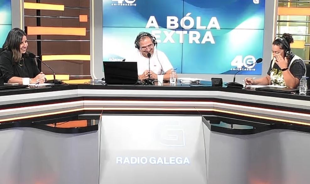 Co gallo do "Día Internacional de poñer traxe" dicimos: seremos moi modernos, pero o traxe segue a ser a prenda que simboliza o respecto, o poder e o estilo.
En que ocasións usades o traxe? Facédelo por gusto ou por obriga?
#ABólaExtra. Con Leti da Taberna agalegaaudio.gal/videos/detail/…