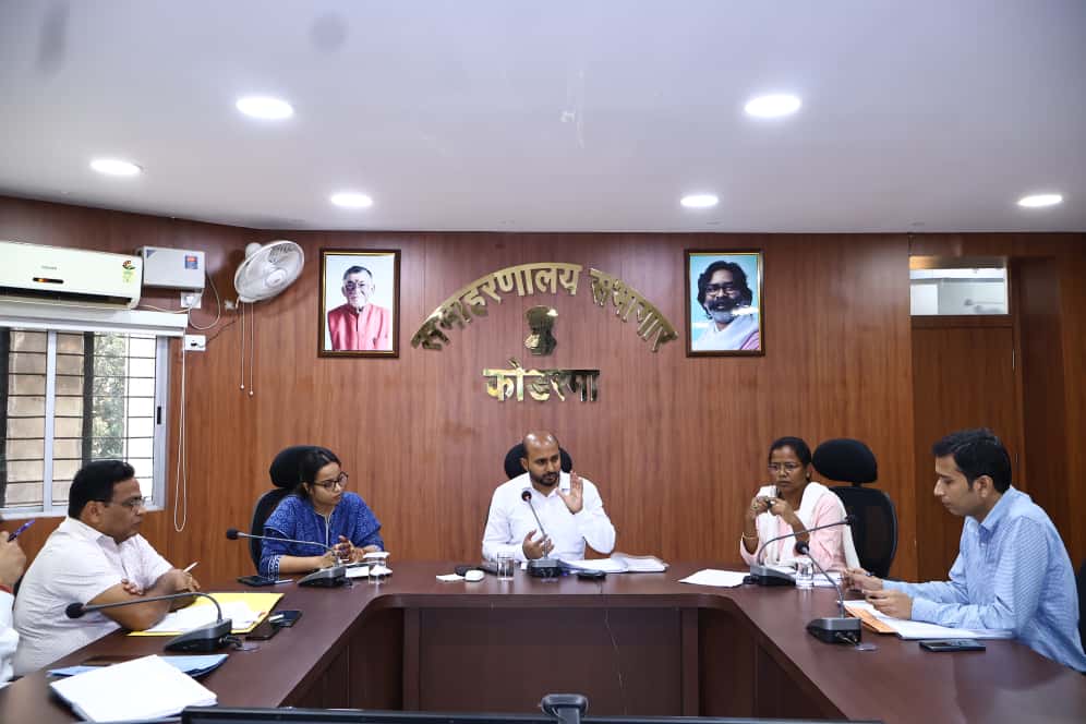 dckoderma's tweet image. आज समाहरणालय सभागार में राजस्व संग्रहण से संबंधित बैठक आहूत कर उत्पाद, परिवहन, खनन, विद्युत, नगर निकाय, नाप-तौल, बाजार समिति, वाणिज्य कर सहित अन्य विभागों के राजस्व संग्रह की समीक्षा की। इस दौरान सभी विभागीय पदाधिकारियों को निर्देश दिया कि वे निर्धारित लक्ष्य के अनुरूप शत प्रतिशत…