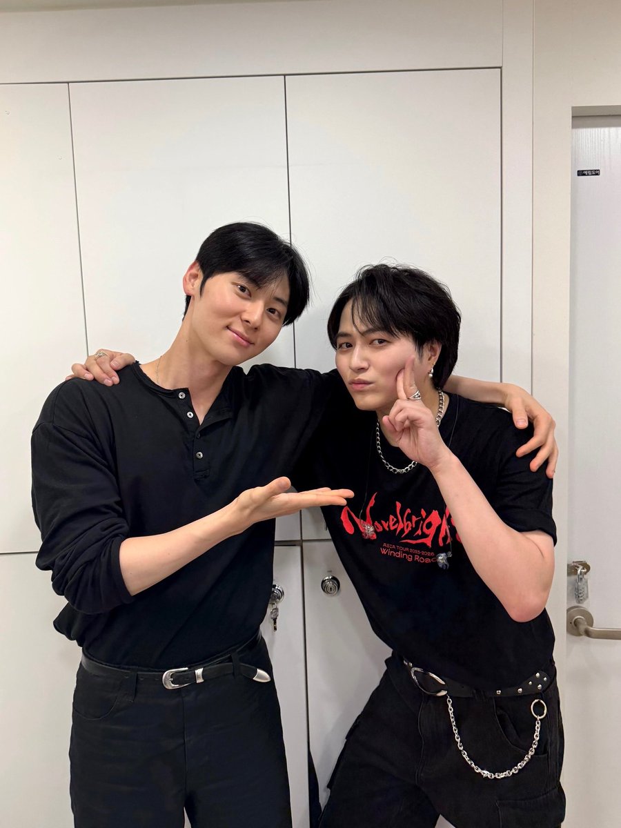 optimush_95's tweet image. #황민현

유다이님 인스타에 민현이🥹 
미냥이 보고싶따

instagram.com/p/DPv2kAgkqNo/