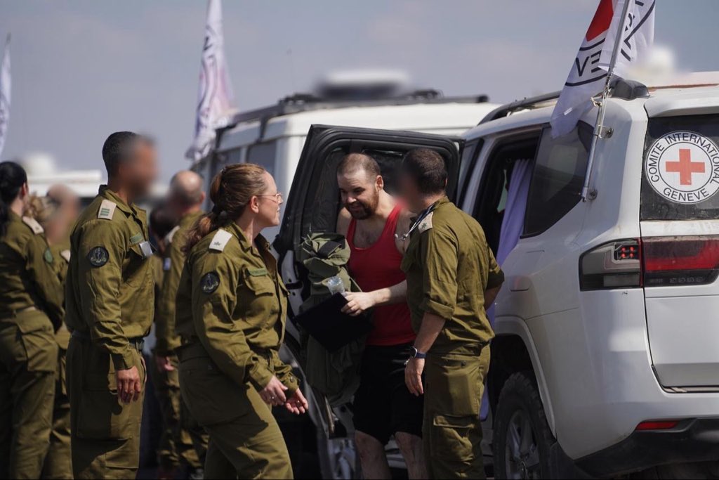 Returnee Eitan Horn meeting with IDF
representatives🇮🇱
📸IDF Spokesperson Unit