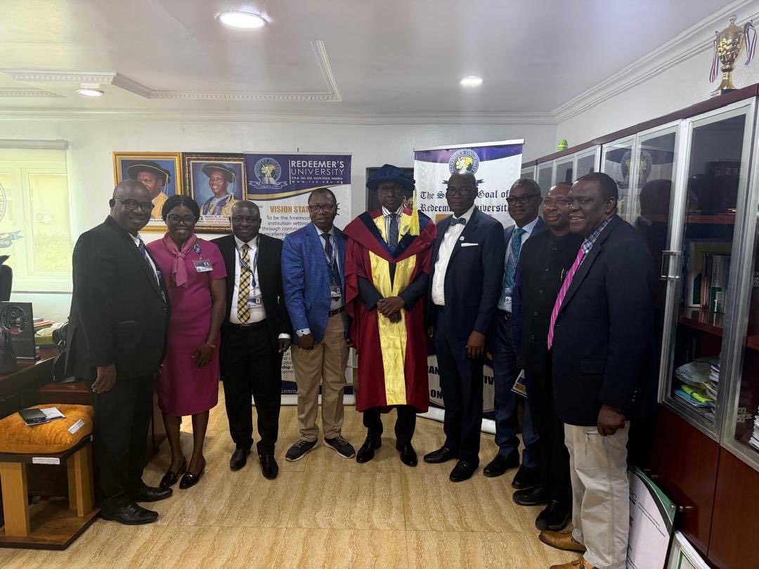 OlaOlukoyede_'s tweet photo. Honoured to deliver the Convocation Lecture at Redeemer’s University last Wednesday.
My message to the graduates: Success goes beyond degrees — it’s about purpose, integrity, and service.
Go make Nigeria proud! 🇳🇬
#BeyondDegrees #IntegrityFirst #OlaOlukoyede #RedeemersUniversity https://t.co/FPuvkoGpaG