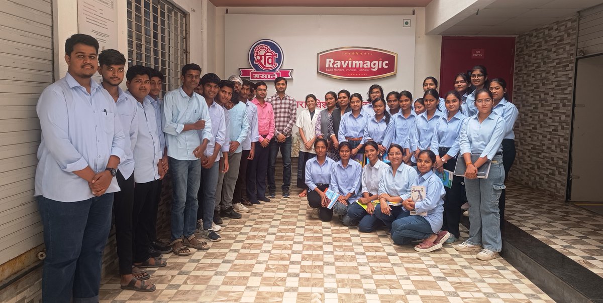 MIT_Updates's tweet image. Our first-year students from MIT College of Food Technology recently undertook an industrial visit to Ravi Masale, located in Shendra MIDC on Saturday (11 Oct 2025). #mit_csn #Foodtechnology #industrialvisit